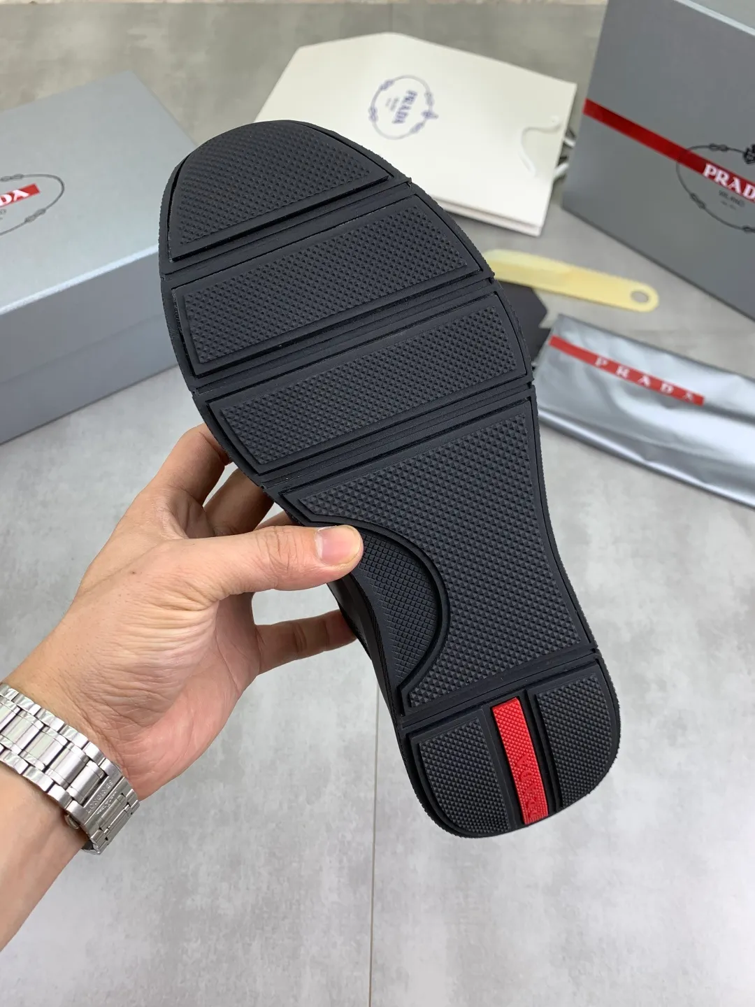 Men's men's shoes💰P580💰【New model】Top quality, new popular models on the official website, which will never go out of style for a century,🆘 The trendy brand (Prada) mainly promotes popular models, avant-garde and versatile fashionable men's shoes, private version molding, cowhide surface splicing 1:1 oil edge processing... fashionable and simple, original imported cowhide interior cowhide feet; the atmosphere and personality are more fashionable, eye-catching and pursuing class. It will subvert old ideas and be a must-have for fashionistas who want to spend time with you! Must keep it! High-end comfort, high-end quality workmanship. Size: 38-44 Various colors available. full package
